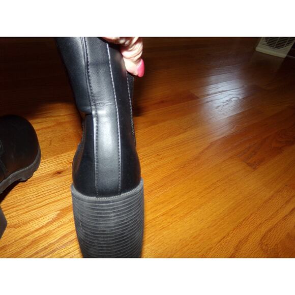 Olivia Miller‎ lug sole 3" heel ankle boots 9 Excellent  Pull on - Picture 5 of 7